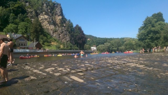 Dam in rivier Jizera in Malá Skála