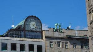 Prachtige gevels aan het Wenceslasplein in Praag.
