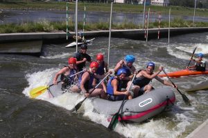 Raften Praag Troja Praag stadsdeel Troja, wildwaterbaan in de Vltava