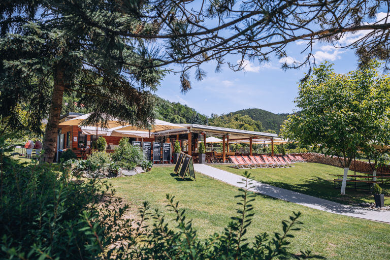 Kemp Riviera – Zbečno